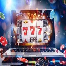 Filipino player spinning slots on lucky calico mobile browser